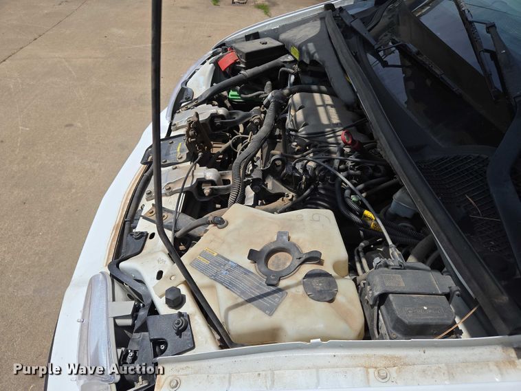 image for item EN8077 2004 Chevrolet Venture van