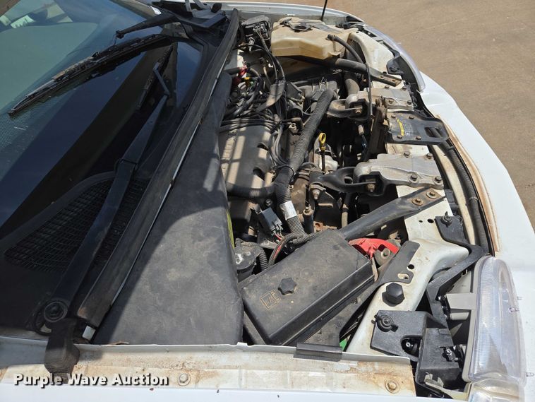 image for item EN8077 2004 Chevrolet Venture van