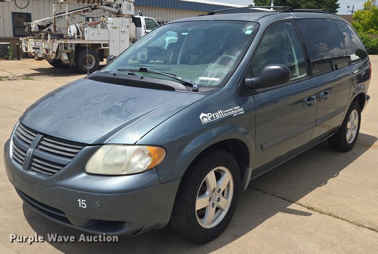 image for item EN8081 2007 Dodge Caravan SXT van