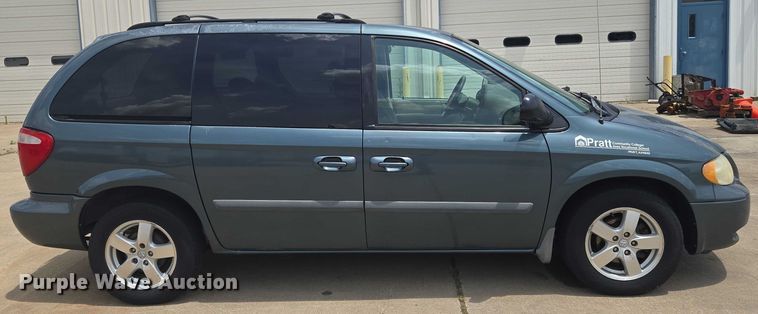 image for item EN8081 2007 Dodge Caravan SXT van