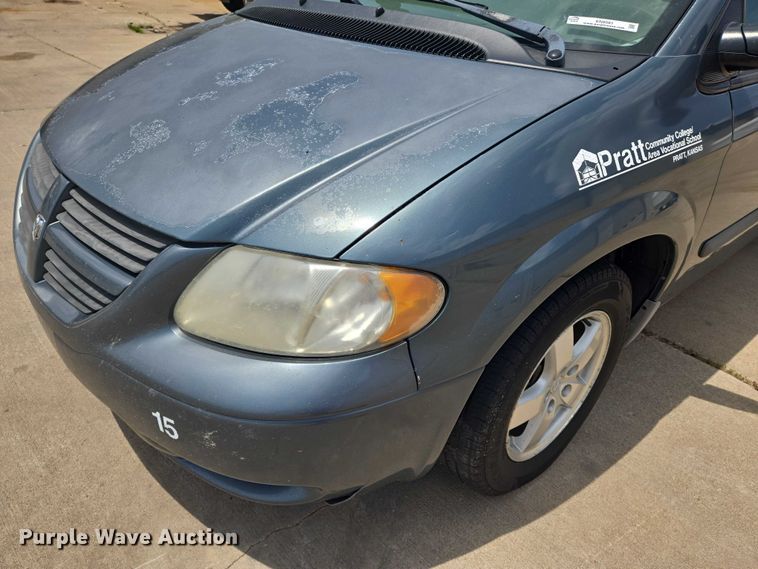 image for item EN8081 2007 Dodge Caravan SXT van