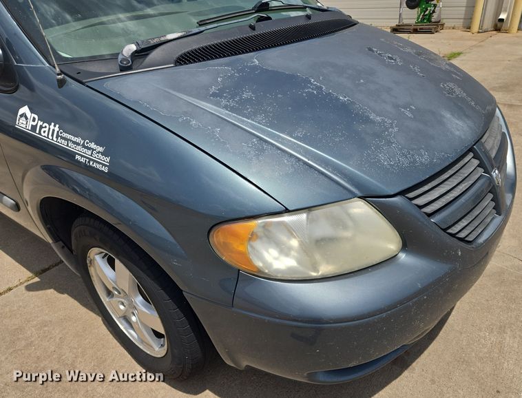 image for item EN8081 2007 Dodge Caravan SXT van