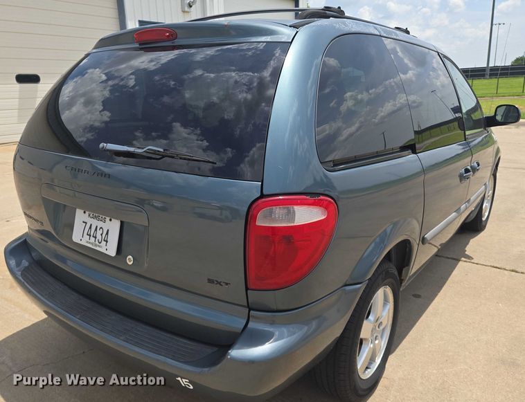 image for item EN8081 2007 Dodge Caravan SXT van