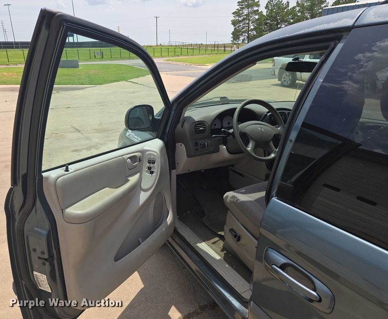 image for item EN8081 2007 Dodge Caravan SXT van