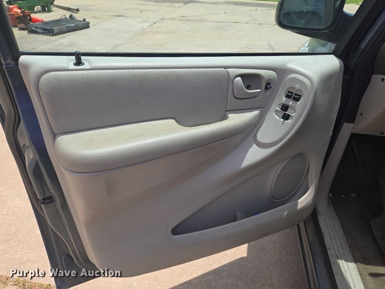 image for item EN8081 2007 Dodge Caravan SXT van