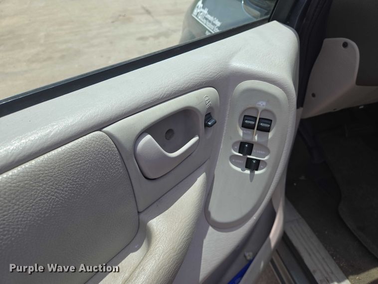 image for item EN8081 2007 Dodge Caravan SXT van