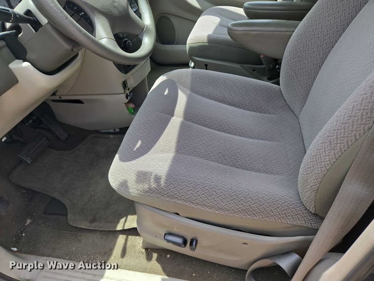 image for item EN8081 2007 Dodge Caravan SXT van