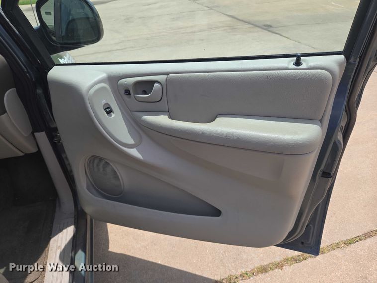 image for item EN8081 2007 Dodge Caravan SXT van