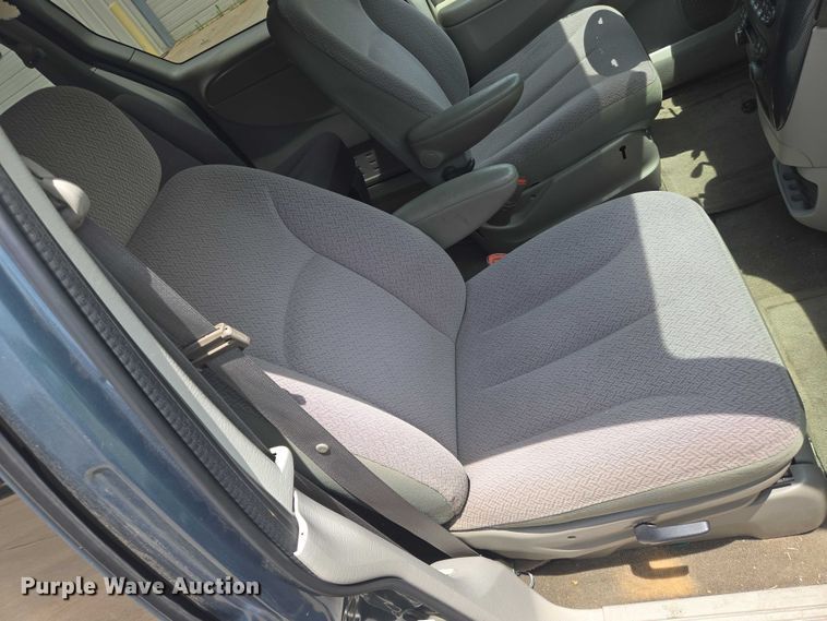 image for item EN8081 2007 Dodge Caravan SXT van