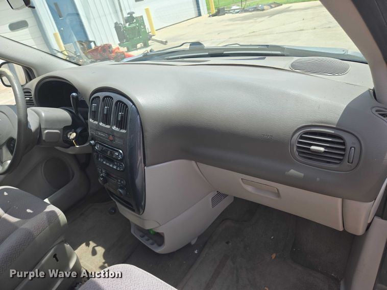 image for item EN8081 2007 Dodge Caravan SXT van