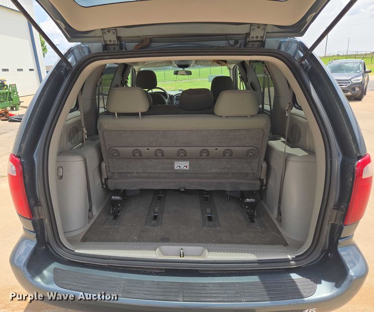 image for item EN8081 2007 Dodge Caravan SXT van