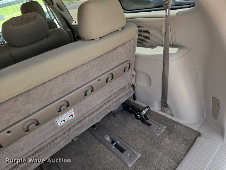 image for item EN8081 2007 Dodge Caravan SXT van