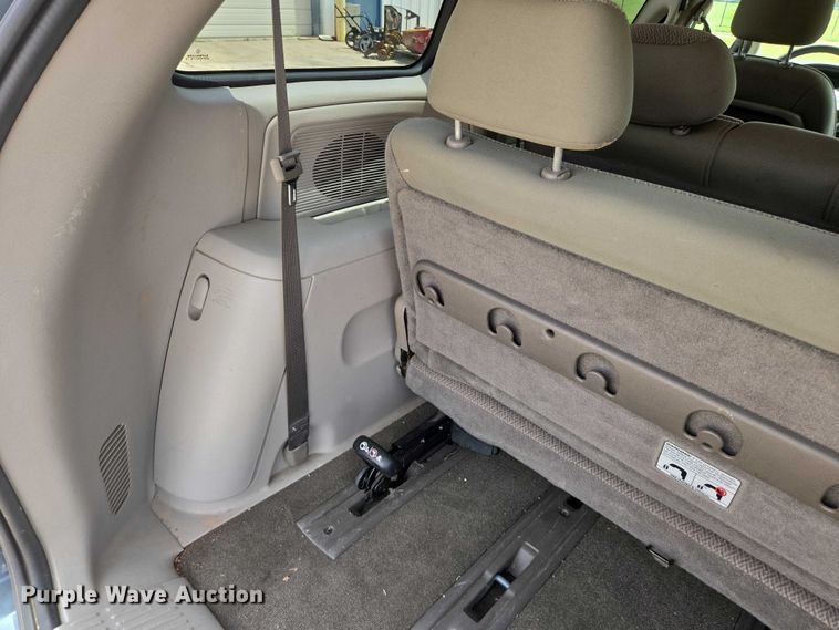 image for item EN8081 2007 Dodge Caravan SXT van