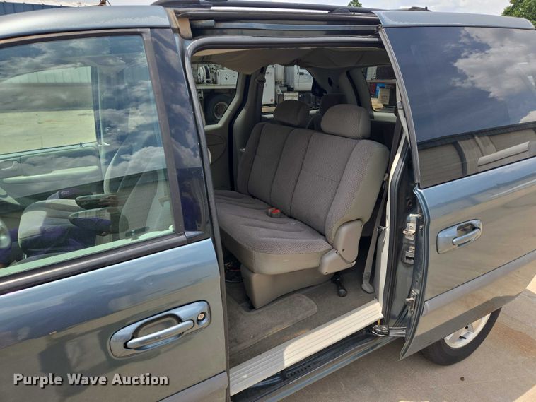 image for item EN8081 2007 Dodge Caravan SXT van