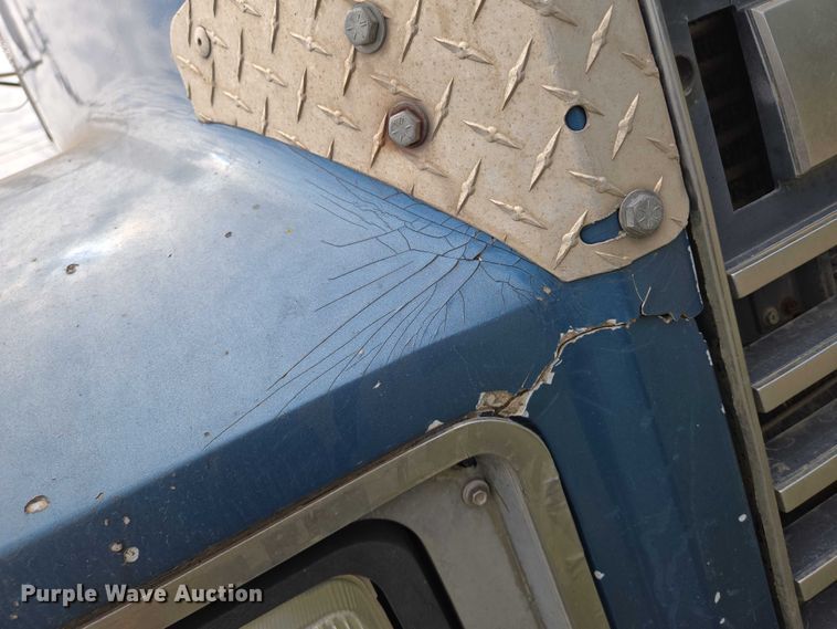 image for item EO0931 1999 Mack CH613 vacuum truck