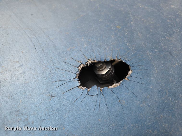 image for item EO0931 1999 Mack CH613 vacuum truck