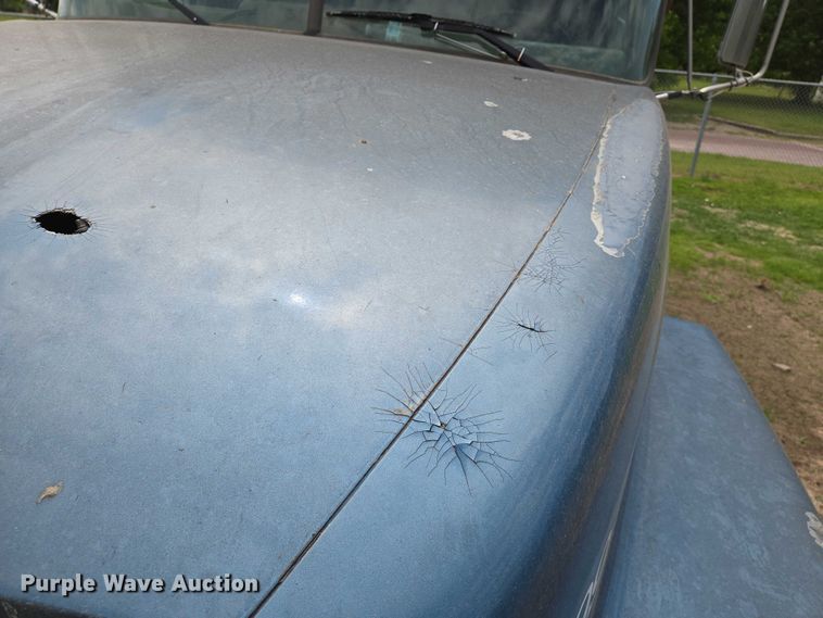 image for item EO0931 1999 Mack CH613 vacuum truck