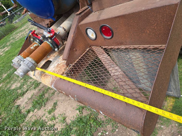 image for item EO0931 1999 Mack CH613 vacuum truck