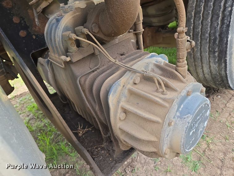 image for item EO0931 1999 Mack CH613 vacuum truck