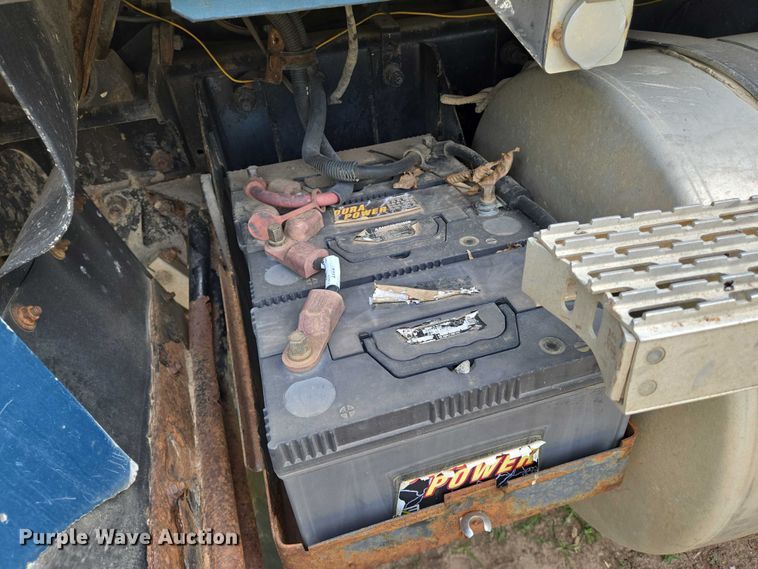 image for item EO0931 1999 Mack CH613 vacuum truck