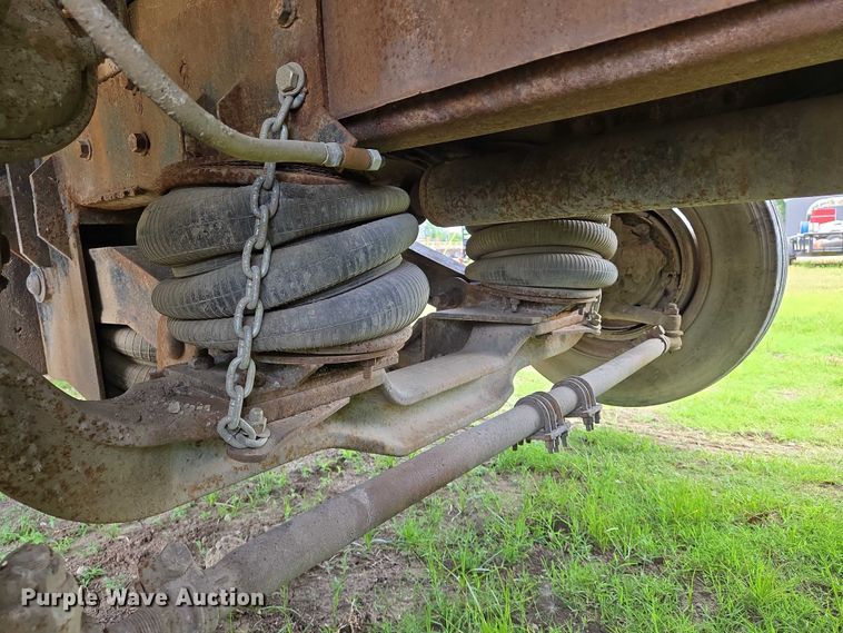 image for item EO0931 1999 Mack CH613 vacuum truck