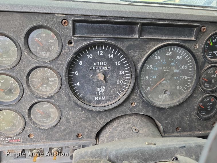 image for item EO0931 1999 Mack CH613 vacuum truck