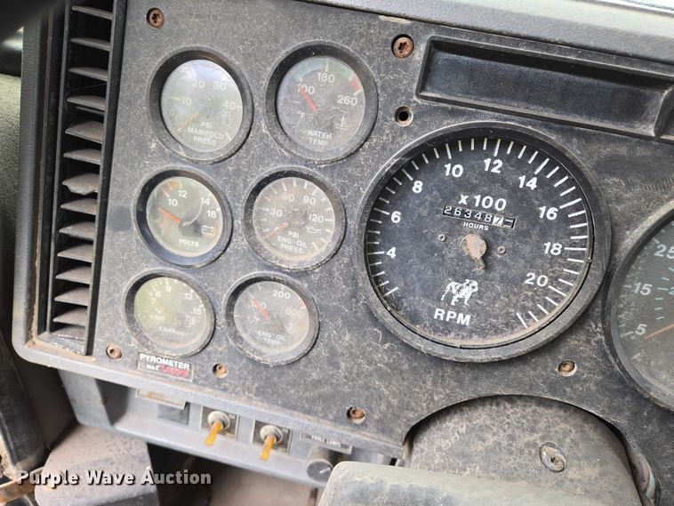 image for item EO0931 1999 Mack CH613 vacuum truck