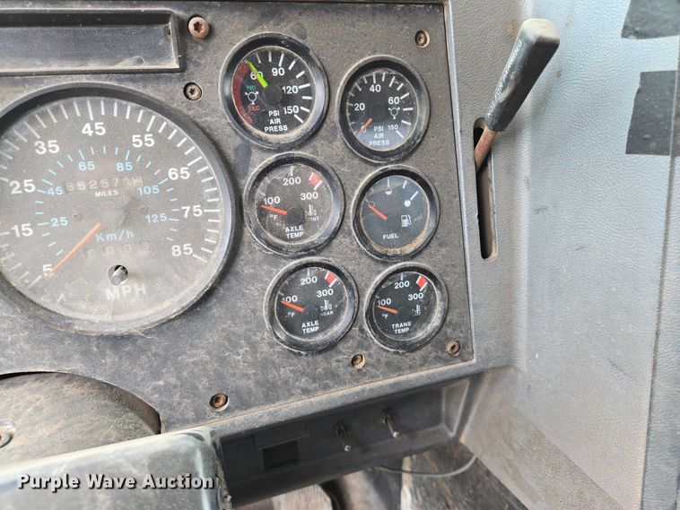 image for item EO0931 1999 Mack CH613 vacuum truck