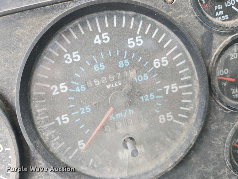 image for item EO0931 1999 Mack CH613 vacuum truck