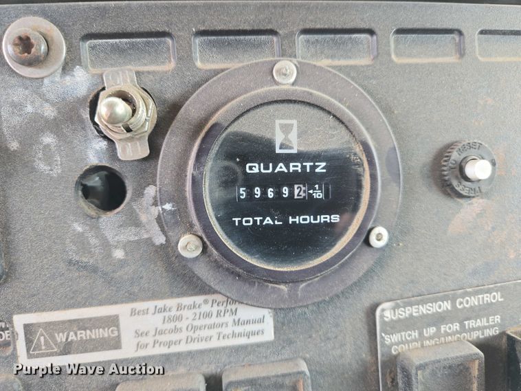 image for item EO0931 1999 Mack CH613 vacuum truck