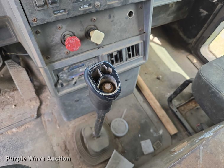 image for item EO0931 1999 Mack CH613 vacuum truck