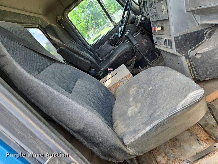 image for item EO0931 1999 Mack CH613 vacuum truck