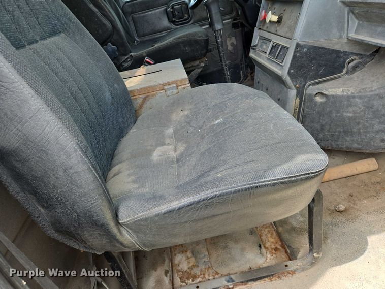 image for item EO0931 1999 Mack CH613 vacuum truck