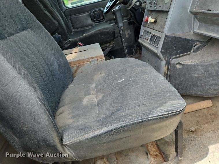 image for item EO0931 1999 Mack CH613 vacuum truck