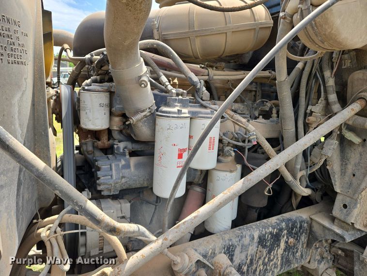 image for item EO0931 1999 Mack CH613 vacuum truck