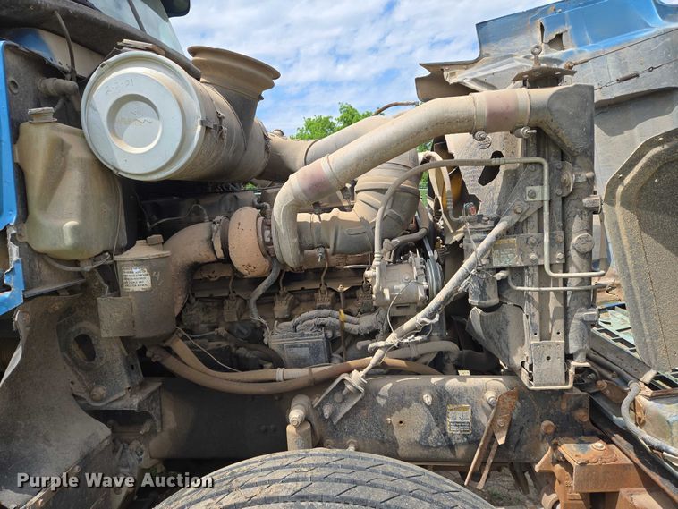 image for item EO0931 1999 Mack CH613 vacuum truck