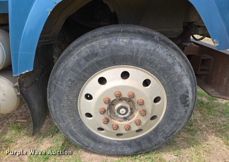 image for item EO0931 1999 Mack CH613 vacuum truck