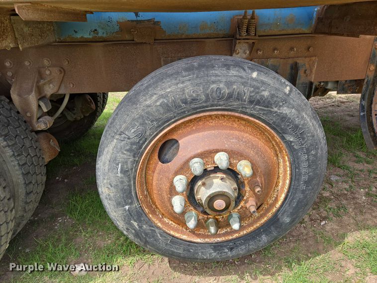 image for item EO0931 1999 Mack CH613 vacuum truck