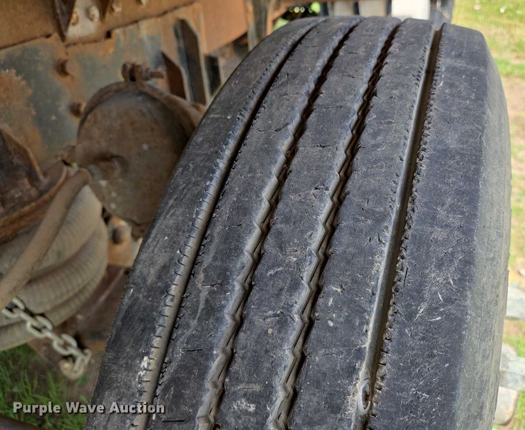 image for item EO0931 1999 Mack CH613 vacuum truck