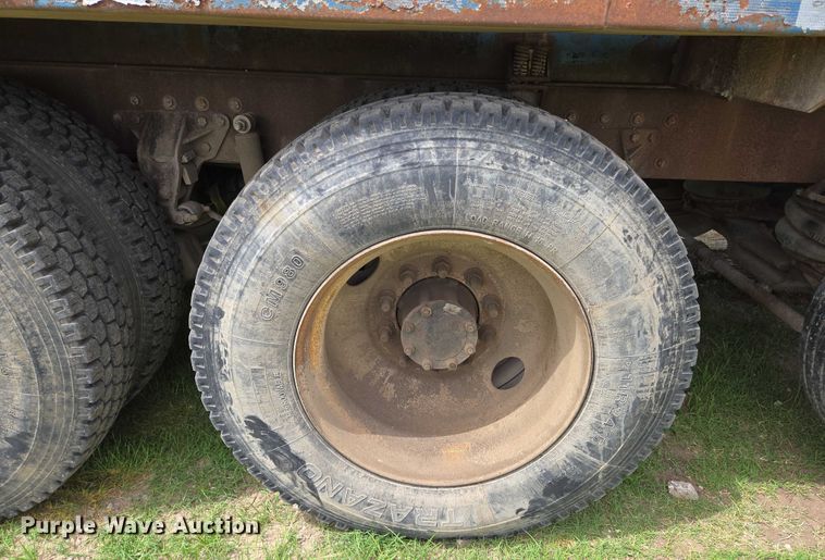 image for item EO0931 1999 Mack CH613 vacuum truck