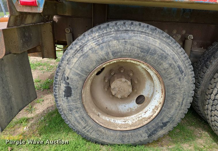 image for item EO0931 1999 Mack CH613 vacuum truck