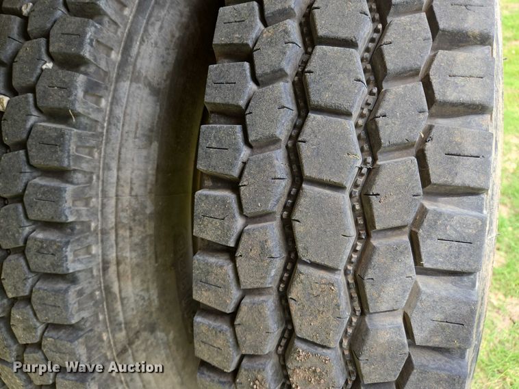 image for item EO0931 1999 Mack CH613 vacuum truck