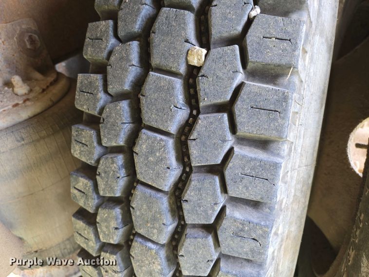 image for item EO0931 1999 Mack CH613 vacuum truck