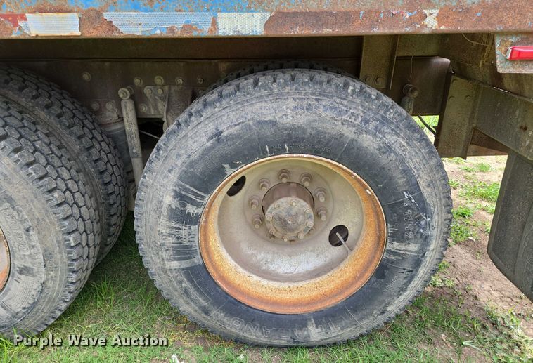 image for item EO0931 1999 Mack CH613 vacuum truck