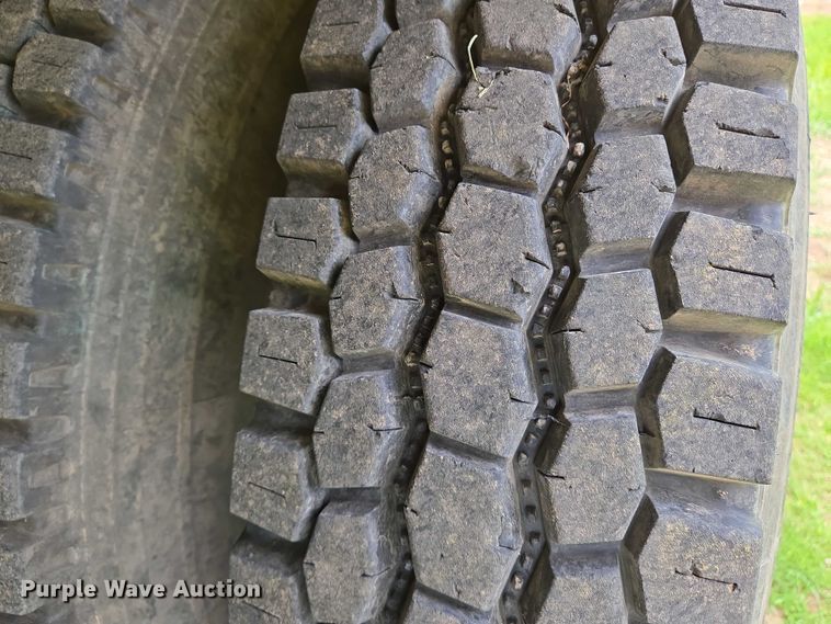 image for item EO0931 1999 Mack CH613 vacuum truck