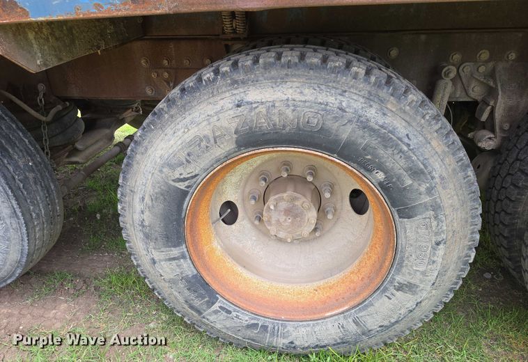 image for item EO0931 1999 Mack CH613 vacuum truck