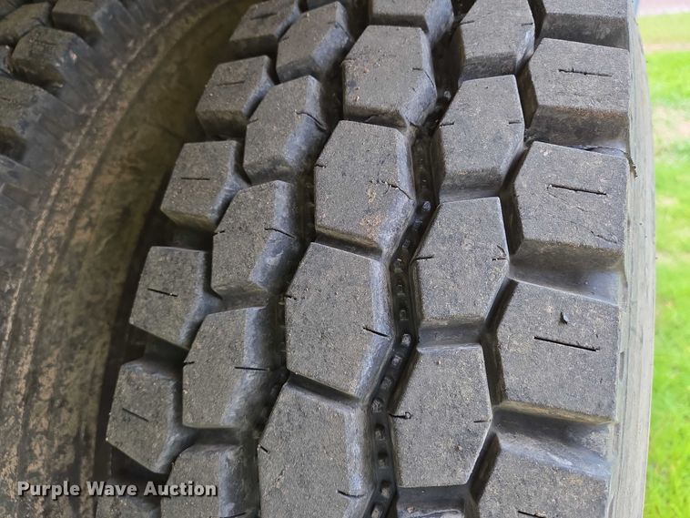 image for item EO0931 1999 Mack CH613 vacuum truck