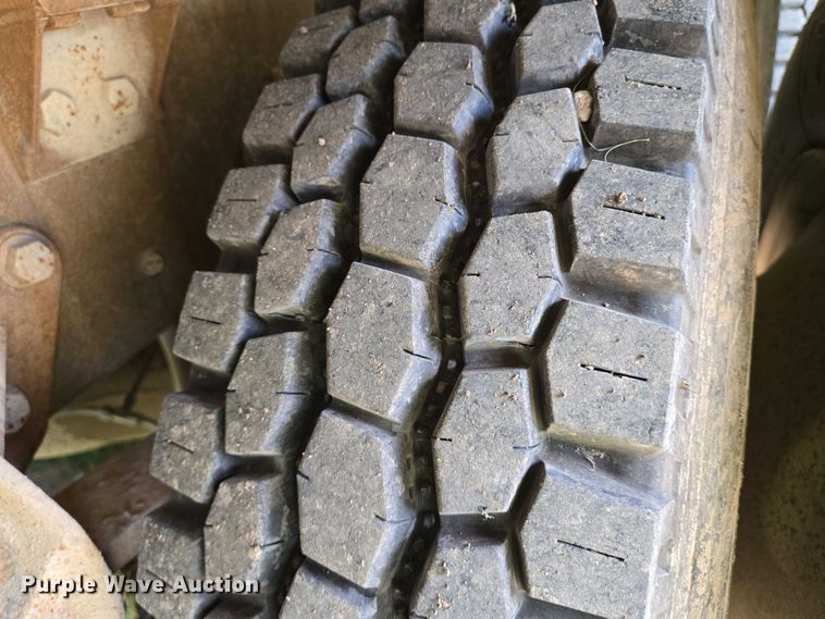 image for item EO0931 1999 Mack CH613 vacuum truck