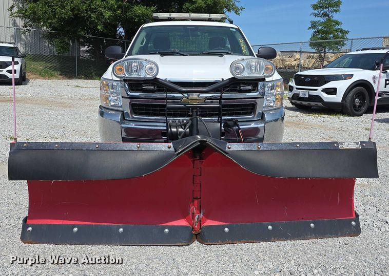 image for item EO1042 2009 Chevrolet Silverado 2500 utility bed pickup truck