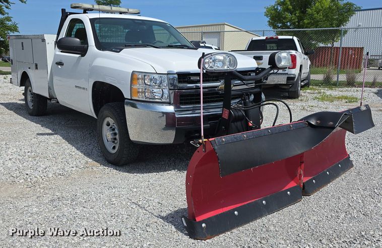 image for item EO1042 2009 Chevrolet Silverado 2500 utility bed pickup truck